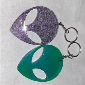 Two Alien keychains !